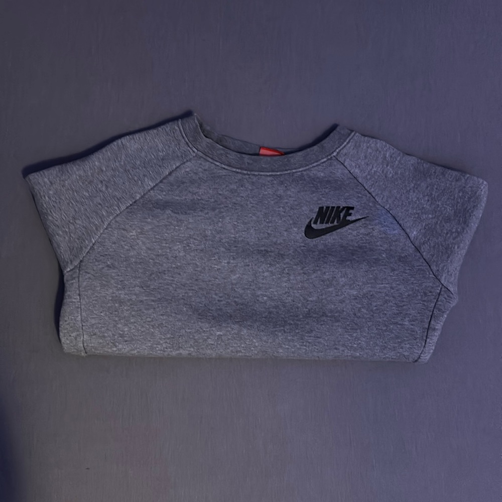 Brand new! Men’s Small, grey Nike crew neck